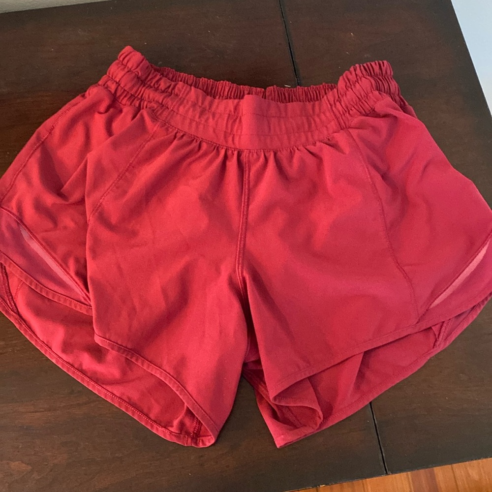 Lulumelon hotty hot 2” shorts